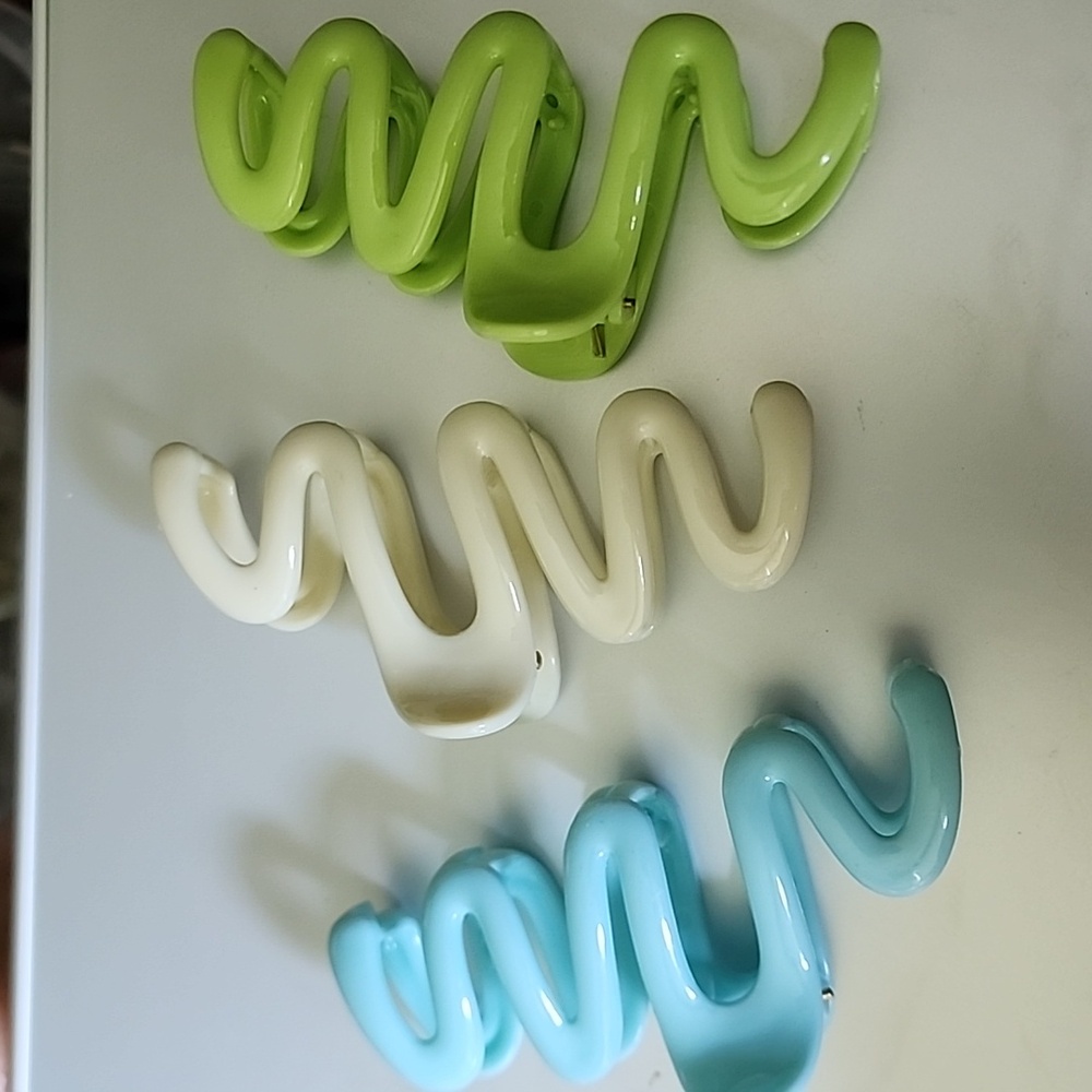 3 HAIR CLAW BUNDLE